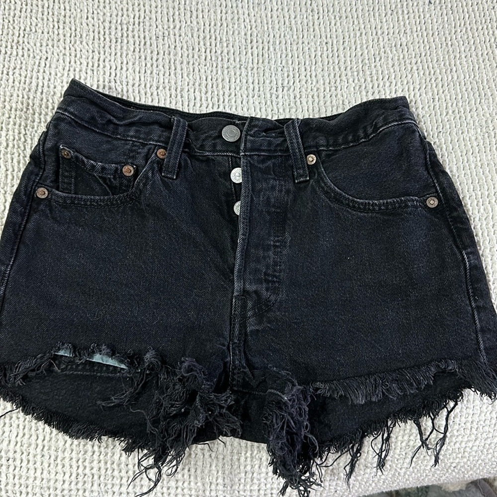 Levi 501 shorts size 23